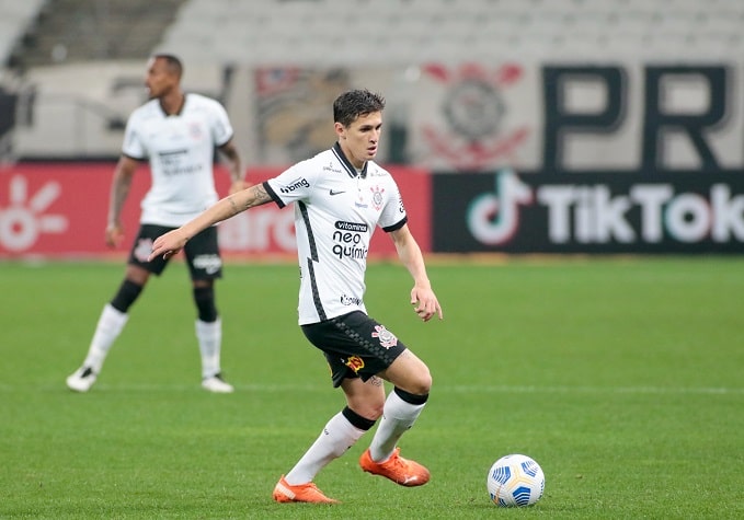 O Corinthians teve mais um noite terrível na Neo Química Arena ao ser derrotado por 2 a 0 pelo Atlético-GO, no jogo de ida da terceira fase da Copa do Brasil. Com várias atuações irreconheciveis, os que se salvaram foram Cássio e Mateus Vital. Confira as notas na galeria a seguir: