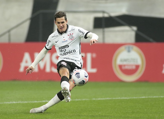 FECHADO - O trio Ramiro, Mateus Vital e Léo Natel treinou nas dependências do Corinthians neste sábado (9). Os atletas estavam emprestados a outros clubes de fora do Brasil e não tiveram a compra exercida. Eles estão de volta após um período de férias no mês passado.