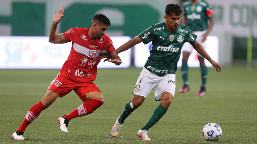 O Palmeiras teve uma noite de vexame no Allianz Parque, nesta quarta-feira, ao ser eliminado para o CRB na Copa do Brasil, após perder por 1 a 0 no tempo normal e cair nos pênaltis, em um show de horrores nas cobranças. Ninguém do Verdão teve grande destaque na eliminação e muitos jogadores cometeram falhas individuais. Confira as notas do Palmeiras no LANCE! (por Nosso Palestra)