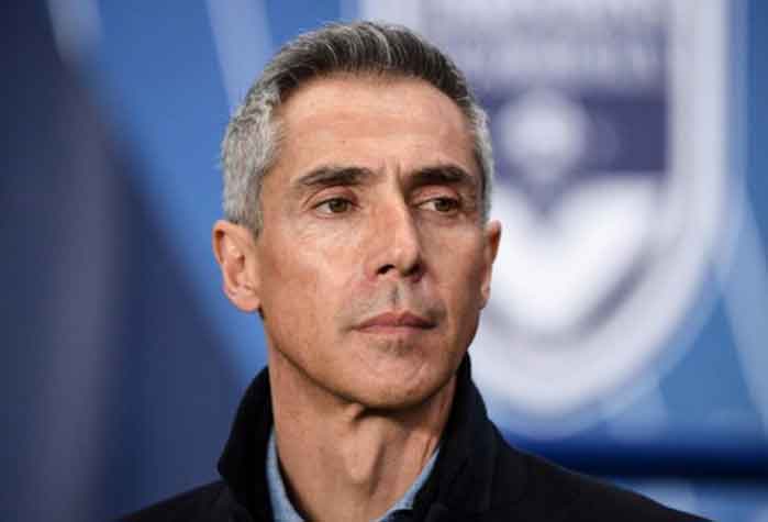 FECHADO! - A diretoria do Flamengo já está na contagem regressiva pela oficialização de Paulo Sousa como técnico do clube para 2022. De acordo com o "GE", o mandatário rubro-negro, Rodolfo Landim, viajou para a Galícia, ao lado dos dirigentes Marcos Braz e Bruno Spindel, para conhecer pessoalmente o treinador português e traçar os rumos para o clube na próxima temporada.