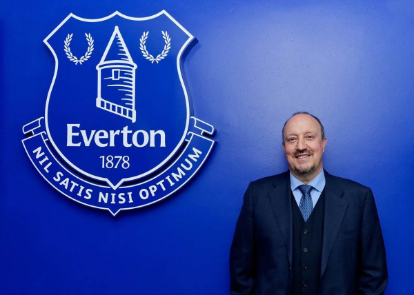 FECHADO! - O Everton anunciou que o técnico Rafa Benítez não comanda mais a equipe inglesa após um péssimo início de temporada.
