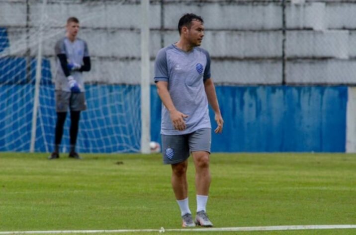 FECHADO - Para o compromisso do próximo domingo (27) onde o CSA recebe no Rei Pelé a equipe do Cruzeiro, o técnico Bruno Pivetti terá duas novas alternativas para a montagem do 11 inicial (ou mesmo para o banco de reservas), ambas pertencentes ao setor de meio-campo: Yuri e Renato Cajá. 