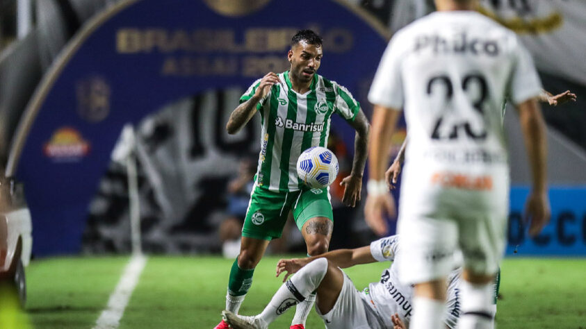 JUVENTUDE - A estratégia defensiva funcionou e o atacante Wescley foi importante para segurar a bola no ataque em alguns momentos e evitar o abafa do Santos.