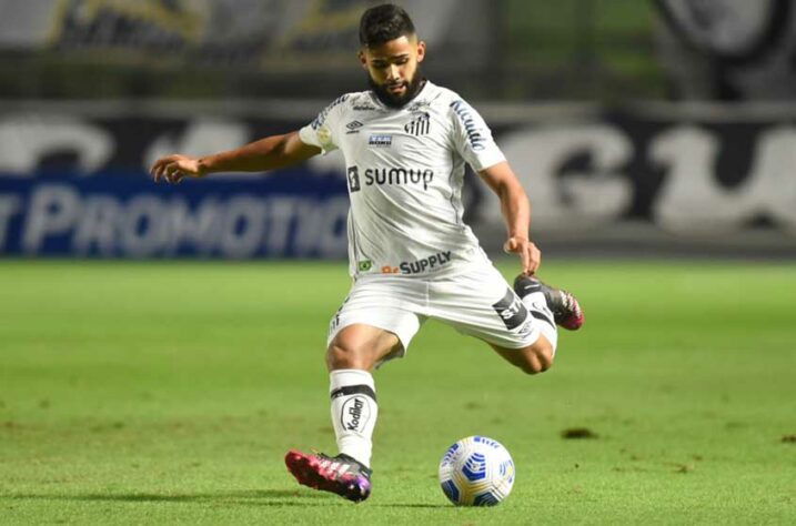 Santos e Sport empataram em 0 a 0 na Vila Belmiro, na noite desta quarta-feira. O Peixe teve mais uma noite pouco inspirada e desperdiçou a chance de subir na tabela do Brasileirão. Confira as notas dos jogadores do Santos e os destaques do Sport no LANCE! (por Diário do Peixe)