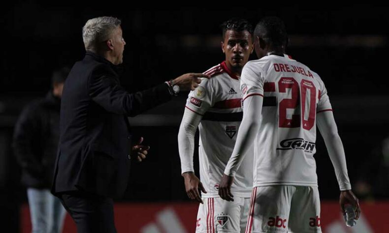 Provável São Paulo - Tiago Volpi; Bruno Alves, Miranda e Léo; Daniel Alves, Luan, Liziero, Benítez e Reinaldo; Rigoni e Éder. Técnico: Juan Branda