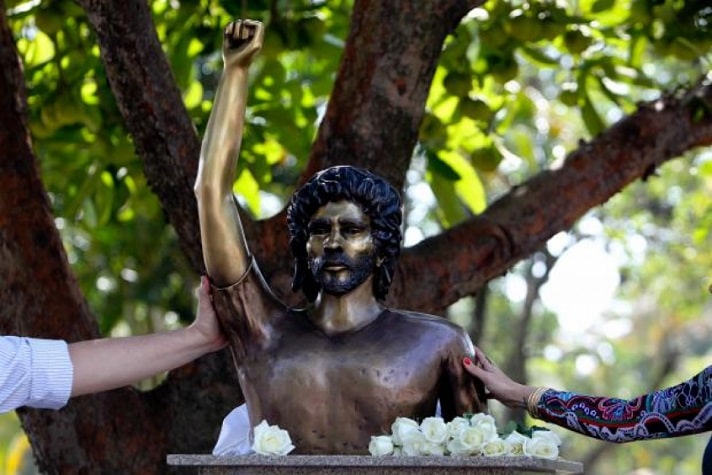 Sócrates - Conquistou três vezes o Campeonato Paulista pelo clube e, em seus 297 jogos disputados, marcou 172 gols. Busto inaugurado em 2012.