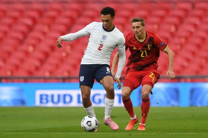 Trent Alexander-Arnold (Inglaterra) - lesionado