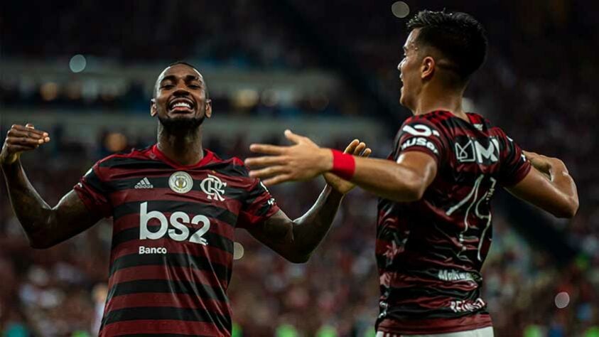 Vapo! No Flamengo, Gerson eternizou a comemoração. Na foto, celebra com Reinier a vitória sobre o Atlético-MG em outubro de 2019.