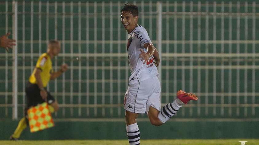 FECHADO - O Vasco anunciou que irá renovar o empréstimo de Martín Sarrafiore junto ao Internacional até 31 de dezembro de 2022. Após o anúncio, ele fez uma postagem afirmando que está orgulhoso de continuar a defender o time da Cruz de Malta.