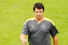 No Santos, Adilson também ficou por pouco tempo, de novembro de 2010 a fevereiro de 2011. Passagem sem brilho.