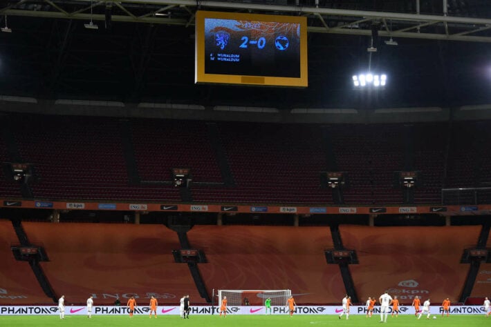 A Johan Cruyff Arena, com capacidade para 55.500 pessoas, terá de 25% a 33% da capacidade liberada para o público (entre 13.875 e 18.315 pessoas). Receberá jogos da fase de grupos e das oitavas de final.