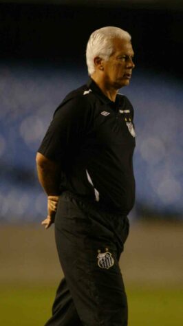 Conhecido por ser o mentor do time campeão brasileiro em 2002, Leão teve seu grande momento na carreira como treinador do Santos. Treinou o time também em 1998 e 2008.