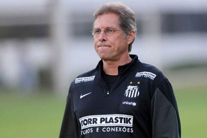 No Santos, Oswaldo teve boa passagem. Foi vice-campeão paulista em 2014. Treinou o time também em 2005.