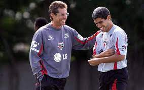 Oswaldo de Oliveira - Em 2002 treinou o São Paulo, que contava com estrelas do porte de Ricardinho, Rogério Ceni e Kaká, e era o favorito absoluto para a conquista do título. Não venceu o Brasileiro e foi campeão do Supercampeonato Paulista.