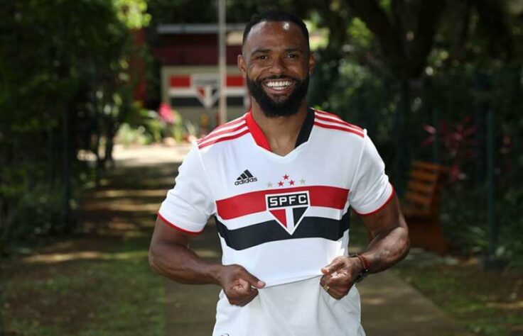 FECHADO! - O volante William não permanecerá no São Paulo para a próxima temporada. O LANCE! confirmou a informação com pessoas ligadas ao jogador. Seu contrato se encerra no final deste mês e não será renovado. 