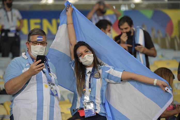 Muitos torcedores argentinos vieram presenciar a final da Copa América 2021.