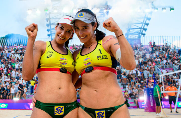 A partir das 9h, Ágatha e Duda enfrentam uma dupla canadense no vôlei de praia, ainda pela fase de grupos. Elas têm uma vitória e uma derrota até aqui.