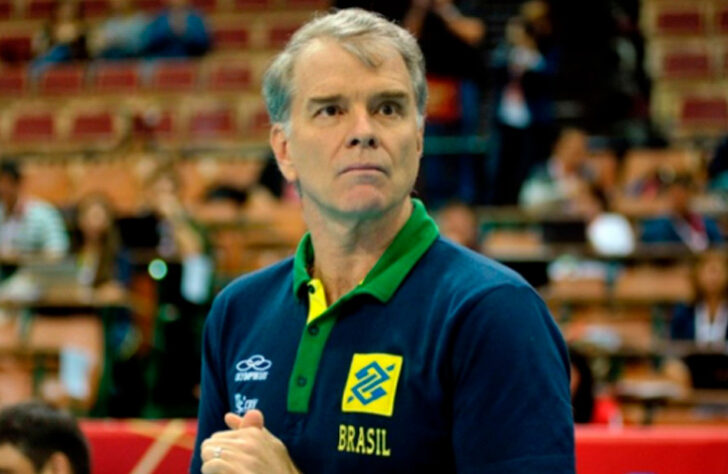 Bernardinho foi bicampeão olímpico como técnico da Seleção Brasileira de vôlei.