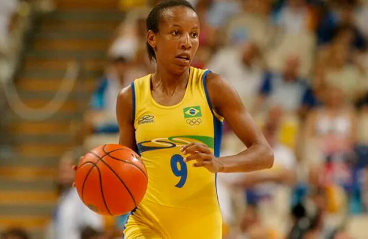 Janeth Arcain - Lenda do basquete feminino, Janeth Arcain liderou a seleção brasileira a medalha de prata no Pan de 2007. Recentemente, Janeth teve passagem como comentarista de basquete na TNT Sports.