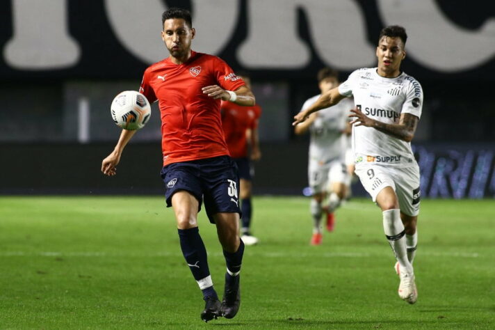 Independiente: Sobe – Sosa – O goleiro fez pelo menos três grandes defesas na partida, evitando uma derrota maior do Independiente no jogo. // Desce – Silvio Romero – Se não estivesse impedido, teria marcado um golaço. Mas faltou atenção no posicionamento para não ficar em situação irregular.