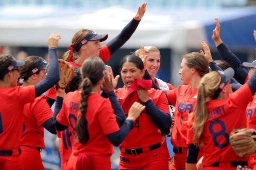 Estados Unidos venceu a Itália na estreia do softbol feminino. 