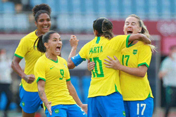 Comandada por Marta e Formiga, a Seleção feminina encara a Holanda no futebol, a partir das 8h. 