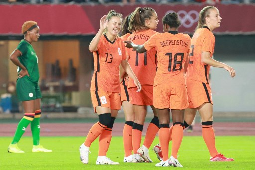 A Holanda atropelou a estreante Zambia por 10 a 3 e tirou a liderança do Brasil no Grupo F. Na próxima rodada, a seleção holandesa encara as brasileiras na disputa pelo primeiro lugar do grupo. 
