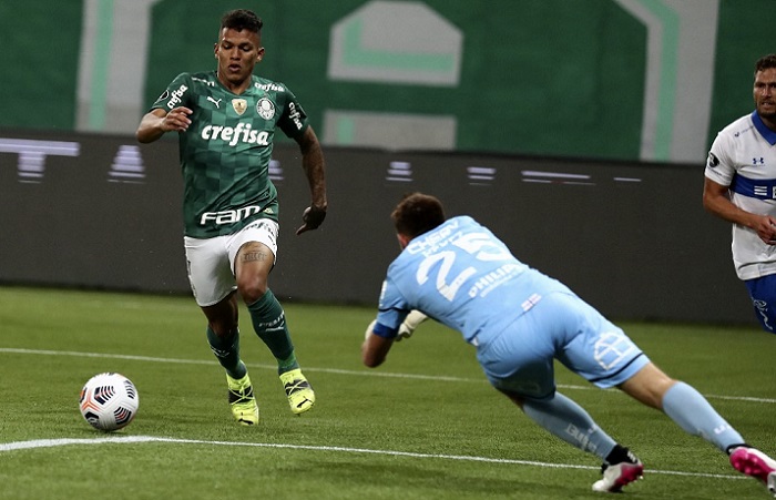 SOBE E DESCE DA CATÓLICA - O goleiro Pérez teve uma noite especial no Allianz Parque. Fez oito defesas difíceis e impediu que o time chileno fosse goleado na partida de volta das oitavas de final da Copa Libertadores. O melhor da Católica, disparado.