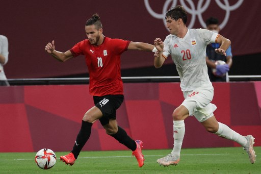 Uma das favoritas ao ouro, a Espanha empatou sem gols contra o Egito, pelo Grupo C. A seleção espanhola jogou com seis jogadores que disputaram a Eurocopa no último mês: o goleiro Simón, o zagueiro Eric García, o meia Pedri e os atacantes Asensio, Olmo e Oyarzabal. 