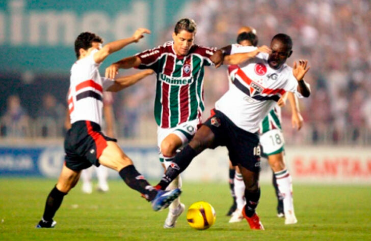 Em um duelo de tricolores, o Fluminense eliminou o São Paulo, nas quartas de final da Libertadores de 2008, com placar agregado de 3 a 2. 