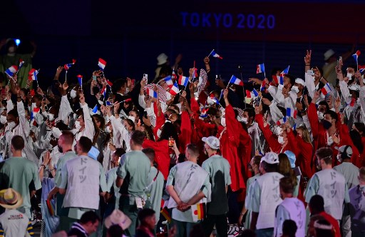 Assim como os Estados Unidos, a França também desfilou com uma grande equipe. O país foi o penúltimo a desfilar. A cidade de Paris será a sede dos próximos Jogos Olímpicos, em 2024. 