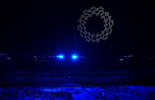 Um globo formado por drones foi um dos grandes destaques da cerimônia de abertura. Neste momento, foi celebrada a diversidade e inclusão, sob o som de "Imagine", de John Lennon. 