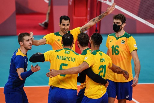 Atual campeão olímpico, o Brasil estreou com vitória no vôlei de quadra masculino. A Seleção Brasileira derrotou a Tunísia por 3 sets a 0 (parciais de 25/22, 25/20 e 25/15). O Brasil busca a quarta medalha de ouro na história. 