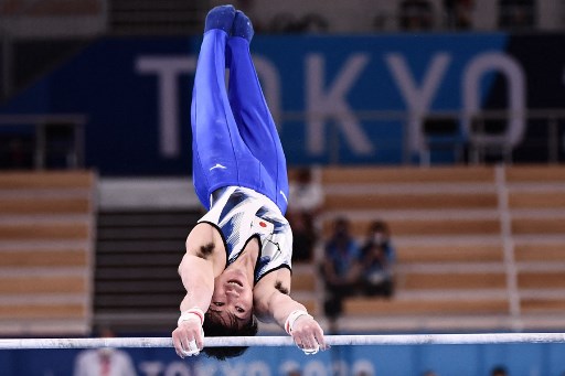 Uma lenda da ginástica japonesa, Kohei Uchimura sofreu uma queda no único aparelho que disputava em Tóquio e foi eliminado. Dono de sete medalhas olímpicas, sendo três de ouro, além de 21 medalhas em Mundiais, o japonês falhou durante um voo e foi ao chão. 