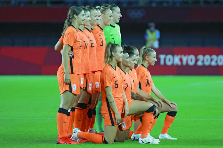 Holanda - Favorita ao jogo, a seleção vice-campeã mundial em 2019 começou com tudo, marcou com apenas dois minutos, mas viu o Brasil controlar o jogo em sequência. Destaque positivo vai para Diedema, que marcou dois gols, mas destaque negativo vai para a zagueira Nouwen, que falhou feio no gol de Ludmila.