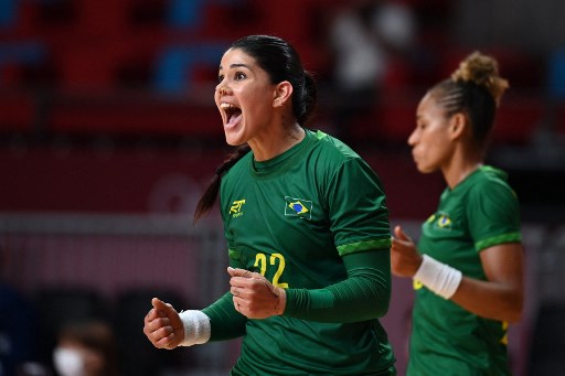 Brasil se esforça no jogo de handebol feminino, mas empata com ROC.