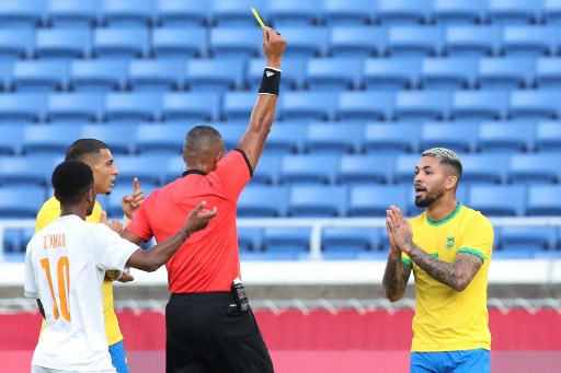 No futebol masculino, a Seleção Brasileira não saiu do zero contra a Costa do Marfim e empatou sem gols pela segunda rodada do Grupo D. Douglas Luiz foi expulso aos 13 minutos do primeiro tempo e comprometeu a partida. Apesar do empate, o Brasil ainda lidera o grupo, com quatro pontos.