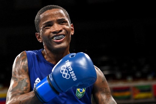 Wanderson Oliveira estreou com vitória no boxe. O brasileiro venceu o sírio Wessam Salamana, da equipe de refugiados, por unanimidade, e se classificou para as oitavas de final da categoria até 63kg. 