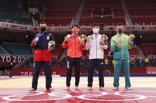 Daniel Cargnin, de 23 anos, foi o primeiro judoca brasileiro a subir no pódio na Olimpíada de Tóquio. Com medalha de bronze, ele ficou atrás do campeão japonês Hifumi Abe e do medalhista de prata Vazha Margvelashvili, da Geórgia.