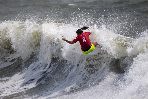 No surfe feminino, Silvana Lima vai representar o Brasil nas quartas de final. A brasileira venceu o duelo contra a portuguesa Teresa Bonvalot e vai encarar a americana Carissa Moore, dona de quatro títulos do Circuito Mundial, na próxima fase.