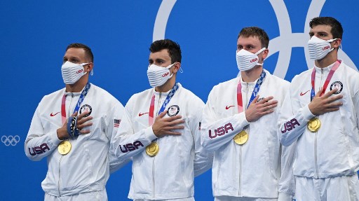 Já os Estados Unidos faturou a medalha de ouro no revezamento 4x100m masculino. O Brasil ficou em último na disputa. 