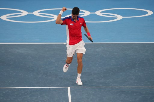 Novak Djokovic venceu mais uma em Tóquio. O atual número 1 do ranking mundial derrotou o alemão Jan-Lennard Struff por 2 sets a 0 (parciais de 6/4 e 6/3) e avançou para a terceira rodada da chave masculina. Ele enfrentará o espanhol Alejandro Davidovich Fokina, atual número 34 do mundo. 