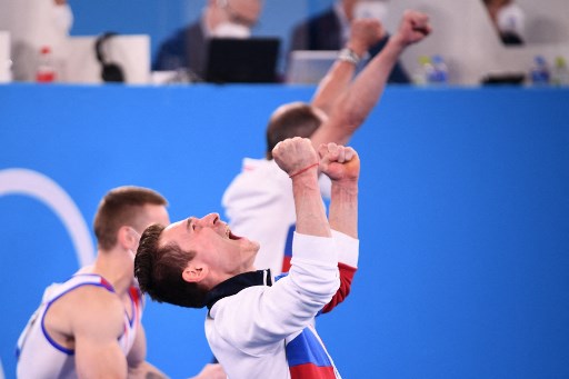 Na ginástica artística masculina, o Comitê Olímpico Russo superou o Japão na última nota e faturou a medalha de ouro na disputa por equipes. 