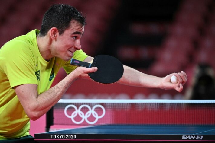 No entanto, mesmo com a vantagem, Calderano tomou a virada e acabou sendo eliminado da Olimpíada. Cléber Machado, que narrou o jogo, foi um dos responsáveis pela “zicada”. “Já pensou ganhar de 4x0 do medalhista olímpico?", disse Cléber, momentos antes do alemão fazer 7 pontos seguidos e entrar no jogo. A expressão "Tava 7 a 1" ficou entre as mais comentadas no Twitter.