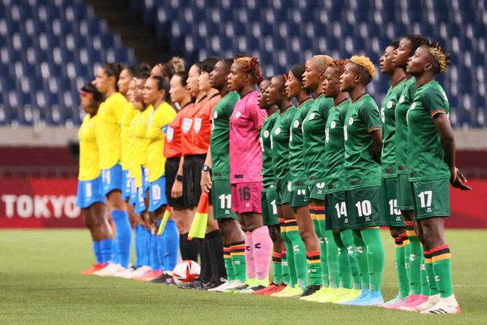 Zâmbia - Seleção africana se viu prejudicada logo no começo da partida com a expulsão da zagueira Mweemba e a lesão da goleira Nali. Sequência da partida foi ruim para as duas equipes em Saitama.