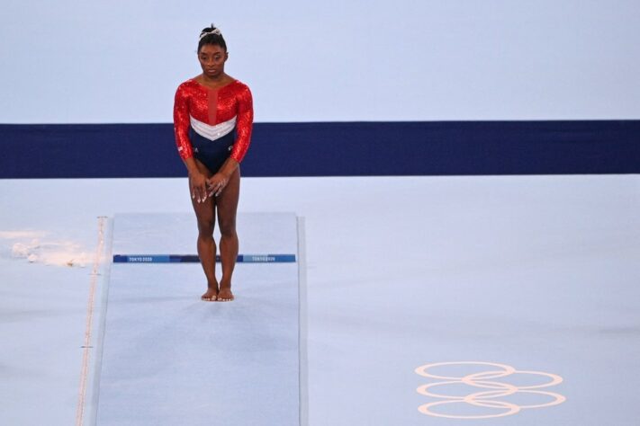 A grande notícia do dia envolveu Simone Biles. A ginasta decidiu não disputar a final do individual geral de ginástica artística. A americana era a favorita para faturar a medalha de ouro e defenderia o título olímpico conquistado no Rio em 2016. A decisão da equipe médica americana visa cuidar do seu bem-estar emocional. Ela ainda poderá disputar as finais por aparelhos. 