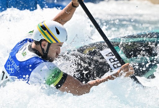 Pepê Gonçalves avançou às semifinais na canoagem slalom, ficando em décimo e décimo quinto, nos primeiros e segundos percursos, respectivamente.