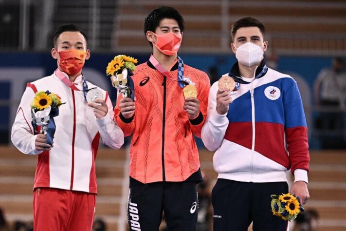 A medalha de ouro ficou com o Japão pela terceira Olimpíada consecutiva. Daiki Hashimoto somou 88,465 pontos e ficou no topo do pódio do individual geral. O chinês Xiao Ruoteng ficou com a prata e o russo Nikita Nagornyy terminou com o bronze.