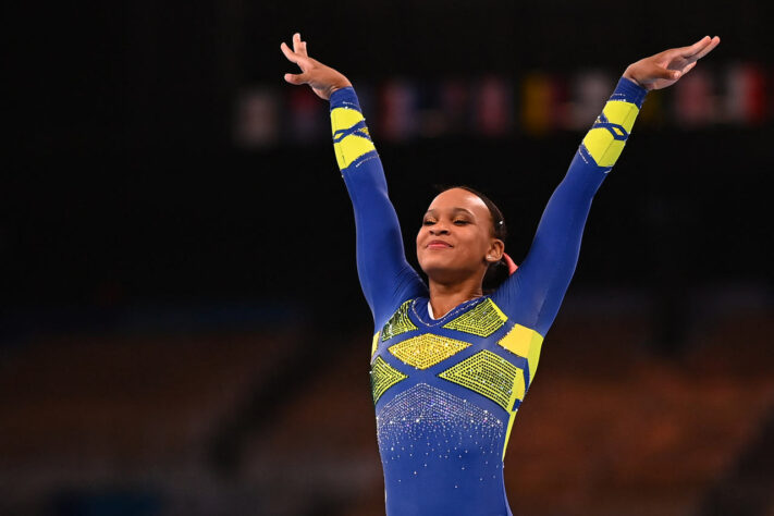 Aos 22 anos, Rebeca Andrade conquistou a medalha de prata na disputa da final individual da ginástica artística. Sétima medalha do Brasil no Japão.