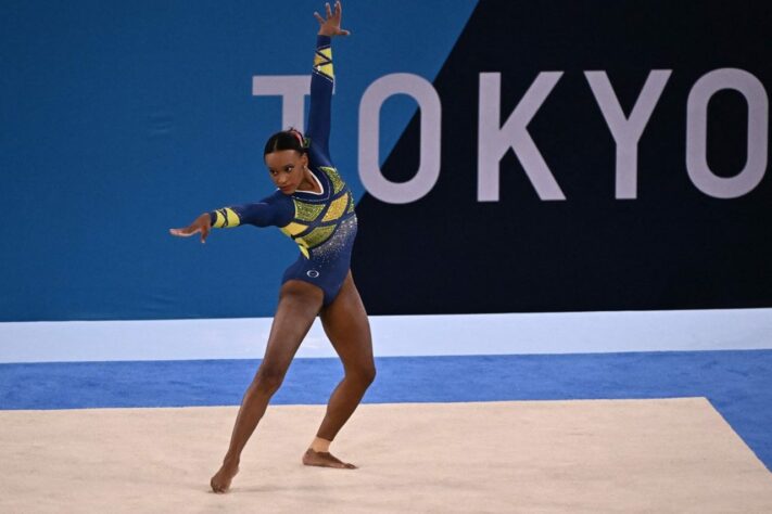 A brasileira também estará na final do solo e mais uma vez não deve sair da competição sem uma medalha, assim a ginasta de 22 anos pode conquistar três medalhas na mesma Olimpíada. A final do solo será na segunda.